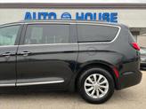 Thumbnail of 2017 Black Chrysler Pacifica