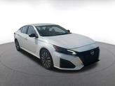 Thumbnail of 2024 Pearl White Tricoat Nissan Altima