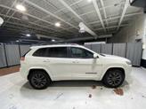Thumbnail of 2019 Pearl White Pearlcoat Jeep Cherokee
