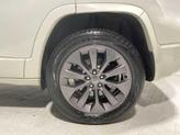 Thumbnail of 2019 Pearl White Pearlcoat Jeep Cherokee