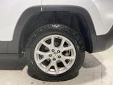 Thumbnail of 2017 Bright White Clearcoat Jeep Cherokee