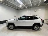 Thumbnail of 2017 Bright White Clearcoat Jeep Cherokee
