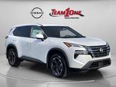 Photo of 2026 Everest White Pearl Tricoat Nissan Rogue