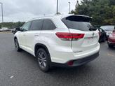 Thumbnail of 2018 Blizzard Pearl Toyota Highlander