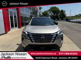 Thumbnail of 2025 Champagne Silver Metallic/Super Black Nissan Rogue