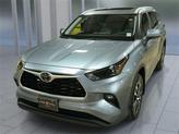 Photo of 2023 Moon Dust Toyota Highlander