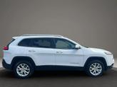Thumbnail of 2015 White Exterior Jeep Cherokee