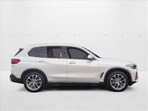 Thumbnail of 2022 Mineral White Metallic BMW X5