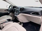 Thumbnail of 2019 Bright White Clearcoat Chrysler Pacifica
