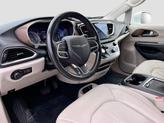 Thumbnail of 2019 Bright White Clearcoat Chrysler Pacifica