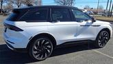 Thumbnail of 2025 White Platinum Clearcoat Metallic Lincoln Nautilus