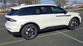 Thumbnail of 2025 White Platinum Metallic Tri-Coat Lincoln Nautilus