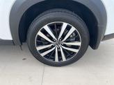 Thumbnail of 2025 White / Black Nissan Pathfinder