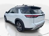 Thumbnail of 2025 White / Black Nissan Pathfinder