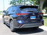 Thumbnail of 2022 Blue Toyota Highlander