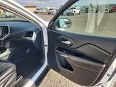Thumbnail of 2017 Bright White Clearcoat Jeep Cherokee