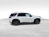 Thumbnail of 2025 Everest White Pearl Tricoat Nissan Pathfinder