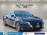 Photo of 2023 Super Black Clearcoat Nissan Altima