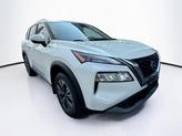 Thumbnail of 2022 Pearl White Tricoat Nissan Rogue