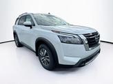Thumbnail of 2025 Everest White Pearl Tricoat Nissan Pathfinder