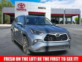 Photo of 2022 Moon Dust Toyota Highlander