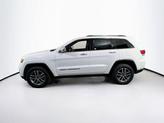 Thumbnail of 2022 Bright White Clearcoat Jeep Grand Cherokee