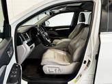 Thumbnail of 2017 Blizzard Pearl Toyota Highlander