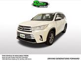 Photo of 2017 Blizzard Pearl Toyota Highlander