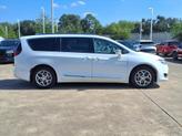 Thumbnail of 2019 Bright White Clearcoat Chrysler Pacifica
