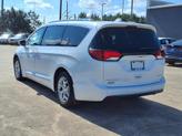 Thumbnail of 2019 Bright White Clearcoat Chrysler Pacifica