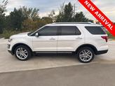 Thumbnail of 2017 White Platinum Clearcoat Metallic Ford Explorer