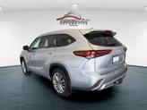 Thumbnail of 2022 Celestial Silver Metallic Toyota Highlander