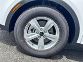 Thumbnail of 2025 Glacial White Pearl Kia Sorento