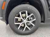 Thumbnail of 2025 Diamond Black Jeep Grand Cherokee L
