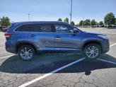 Thumbnail of 2019 Shoreline Blue Pearl Toyota Highlander