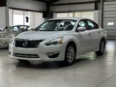 Thumbnail of 2014 Pearl White Nissan Altima