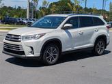 Thumbnail of 2019 Blizzard Pearl Toyota Highlander