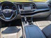 Thumbnail of 2019 Blizzard Pearl Toyota Highlander