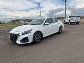 Photo of 2023 Pearl White Tri-Coat Nissan Altima
