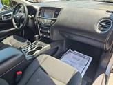 Thumbnail of 2018 Brilliant Silver Nissan Pathfinder