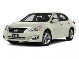 Photo of 2013 Pearl White Nissan Altima