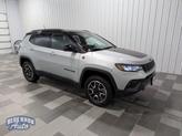 Thumbnail of 2024 Silver Zynith Metallic Clearcoat Jeep Compass