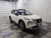 Thumbnail of 2023 Pearl White Tricoat/Super Black Nissan Rogue