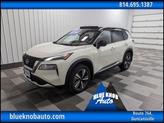 Photo of 2023 Pearl White Tricoat/Super Black Nissan Rogue