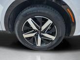 Thumbnail of 2022 Glacial White Pearl Kia Sorento