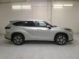 Thumbnail of 2024 Celestial Silver Metallic Toyota Highlander