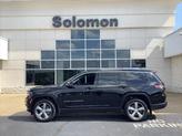 Photo of 2022 Diamond Black Crystal Pearlcoat Jeep Grand Cherokee L