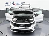 Thumbnail of 2022 Glacial White Pearl Kia Sorento