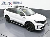 Thumbnail of 2022 Glacial White Pearl Kia Sorento