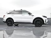Thumbnail of 2022 Glacial White Pearl Kia Sorento